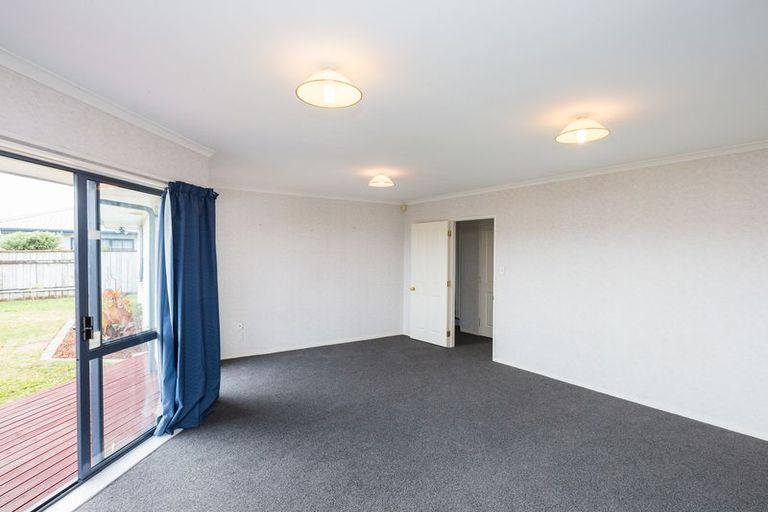 Photo of property in 148 Hillcrest Drive, Kelvin Grove, Palmerston North, 4414