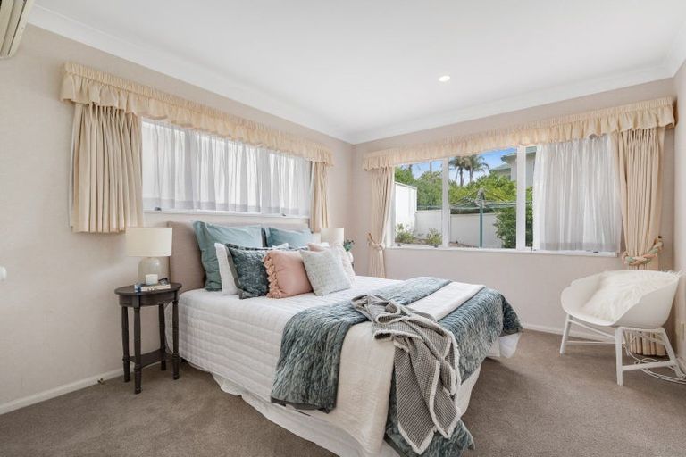 Photo of property in 35 Mccahill Views, Botany Downs, Auckland, 2010