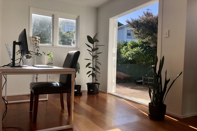 Photo of property in 80 The Parade, Island Bay, Wellington, 6023