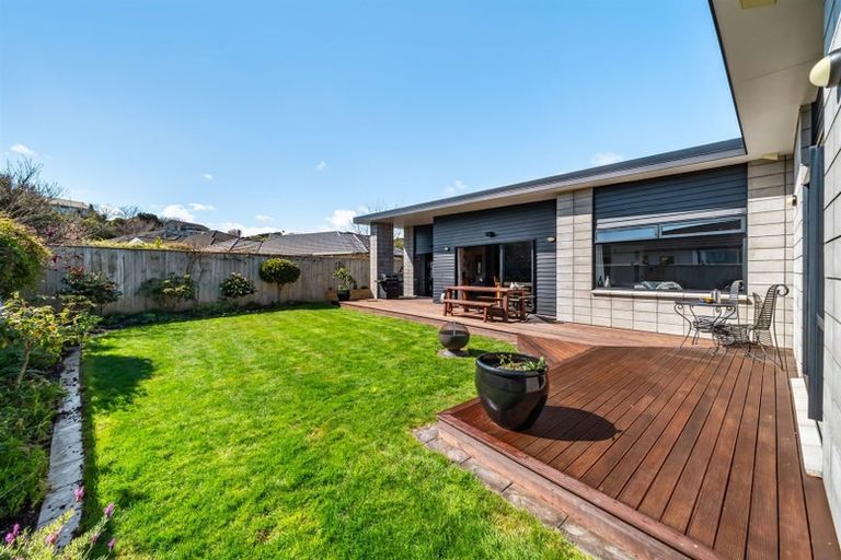 Photo of property in 14 Resolution Drive, Whitby, Porirua, 5024
