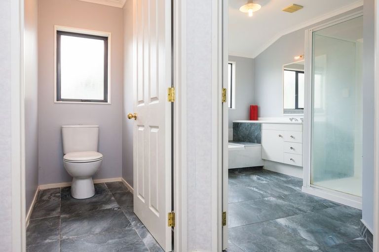 Photo of property in 148 Hillcrest Drive, Kelvin Grove, Palmerston North, 4414