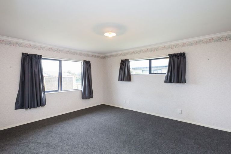 Photo of property in 148 Hillcrest Drive, Kelvin Grove, Palmerston North, 4414