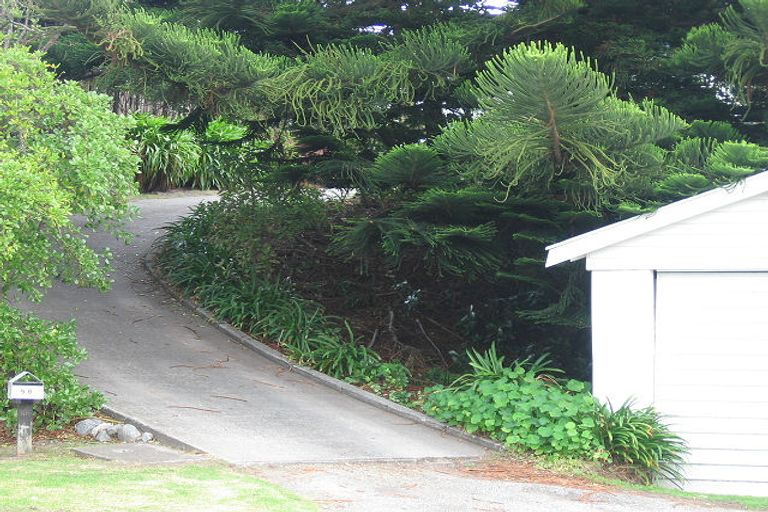 Photo of property in 98 Seaview Road, Paraparaumu Beach, Paraparaumu, 5032