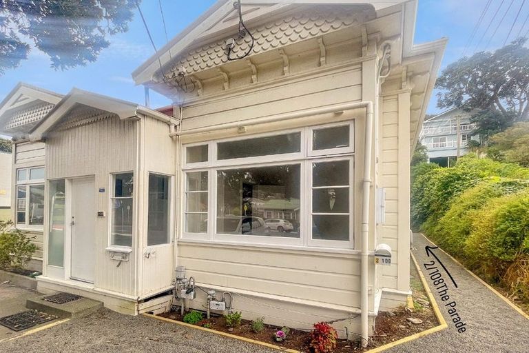 Photo of property in 108 The Parade, Island Bay, Wellington, 6023