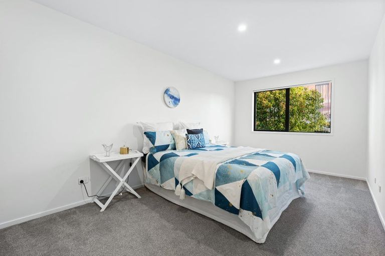 Photo of property in 6d Buisson Glade, West Harbour, Auckland, 0618