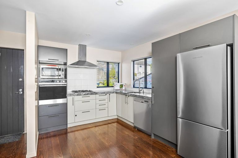 Photo of property in 4/64 Schnapper Rock Road, Schnapper Rock, Auckland, 0632