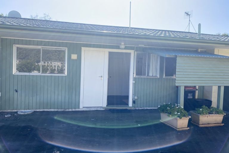 Photo of property in 2/7 Phillips Place, Havelock North, 4130