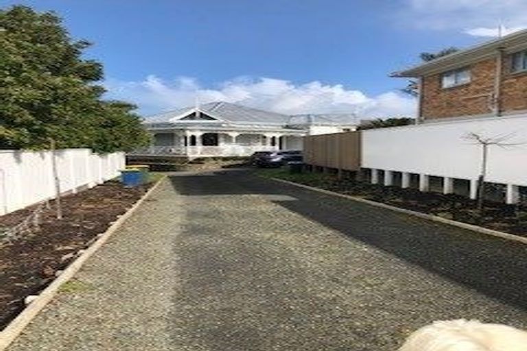 Photo of property in 113 Vauxhall Road, Narrow Neck, Auckland, 0624