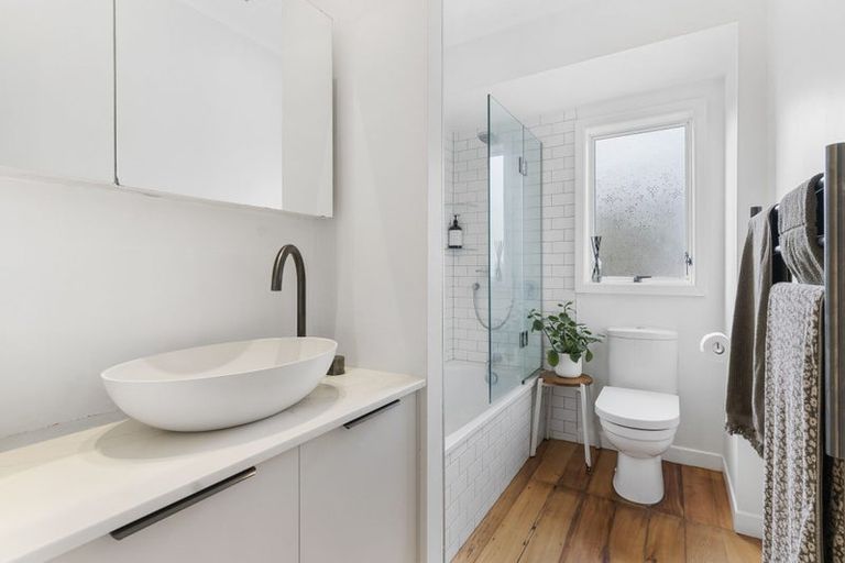 Photo of property in 1/5 Aorangi Place, Birkenhead, Auckland, 0626