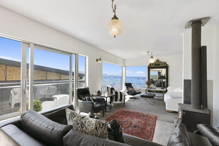 Photo of property in 281 Queens Drive, Lyall Bay, Wellington, 6022