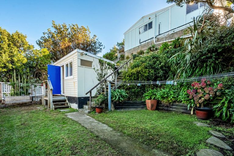 Photo of property in 142 Severn Street, Island Bay, Wellington, 6023