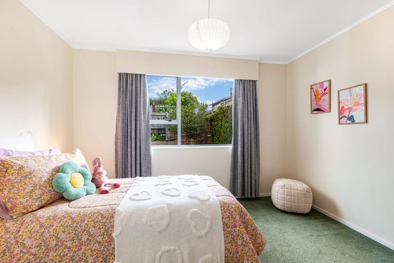 Photo of property in 4 Flint Way, Northland, Wellington, 6012
