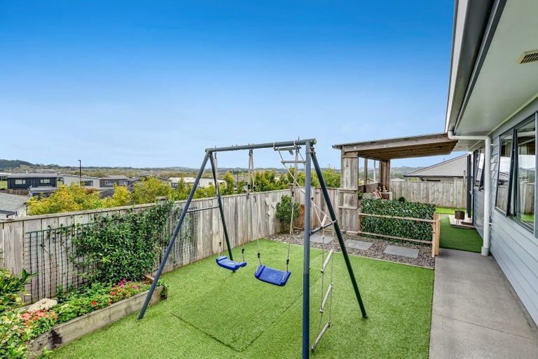 Photo of property in 14 Kingfisher Road, Silverdale, 0932