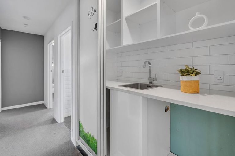 Photo of property in 109 Target Road, Totara Vale, Auckland, 0629