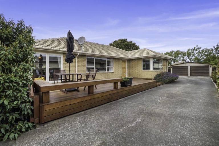 Photo of property in 82 Farquhars Road, Redwood, Christchurch, 8051