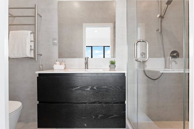 Photo of property in 122 Archibald Road, Kelston, Auckland, 0602