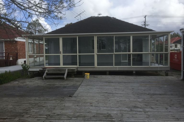 Photo of property in 28 Edwards Avenue, Henderson, Auckland, 0610