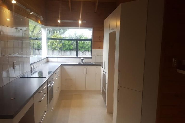 Photo of property in 24a Holiday Road, Stanmore Bay, Whangaparaoa, 0932