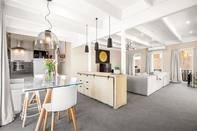 Photo of property in 16 Taikata Road, Te Atatu Peninsula, Auckland, 0610