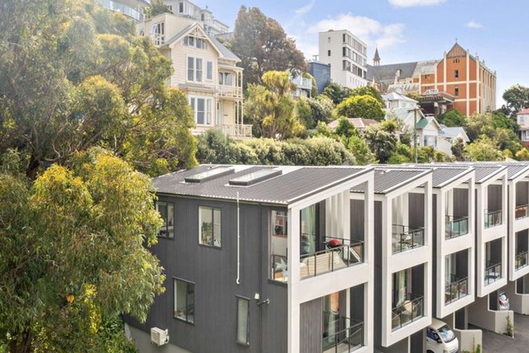 Photo of property in 1/18 Oriental Terrace, Oriental Bay, Wellington, 6011