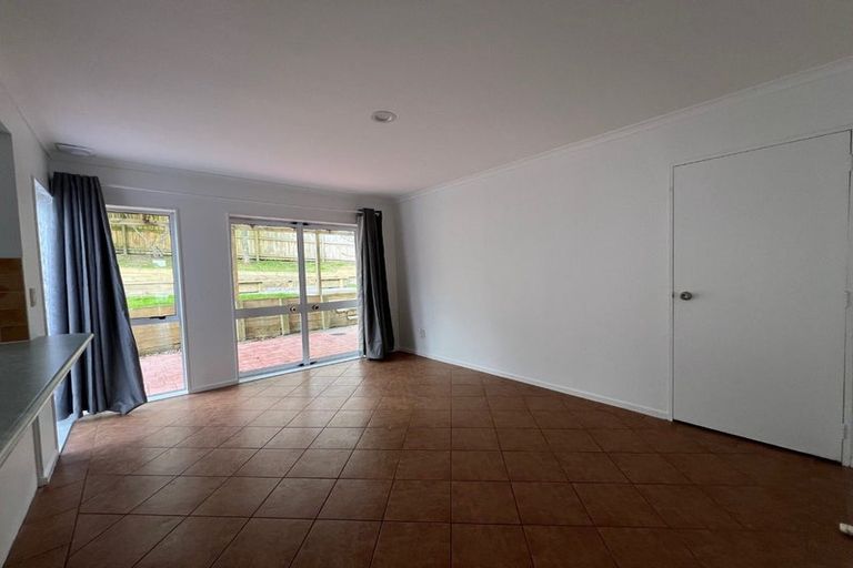 Photo of property in 8 Thornbill Rise, Unsworth Heights, Auckland, 0632