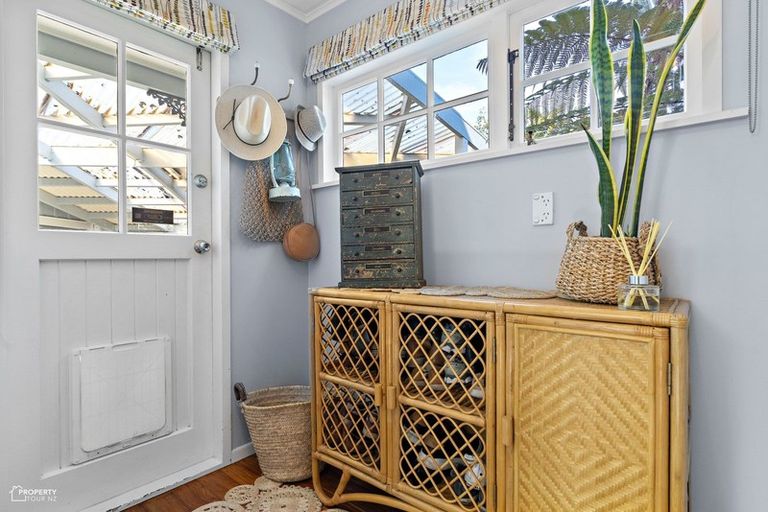 Photo of property in 19 Kempton Street, Greytown, 5712