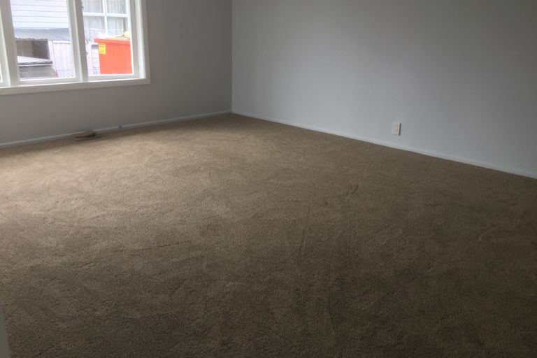 Photo of property in 28 Edwards Avenue, Henderson, Auckland, 0610