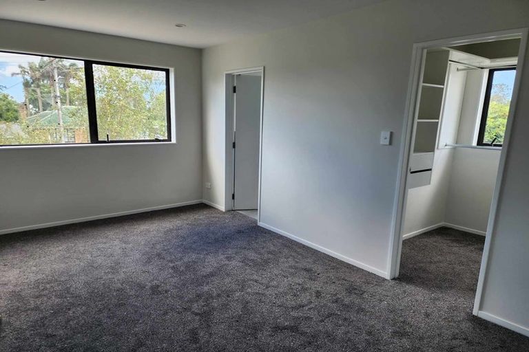 Photo of property in 1/32 Yeovil Road, Te Atatu Peninsula, Auckland, 0610