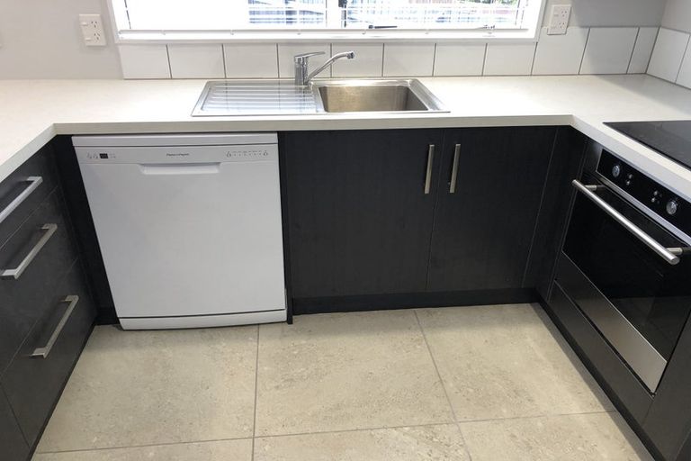 Photo of property in 3 Lydia Place, Kelvin Grove, Palmerston North, 4414