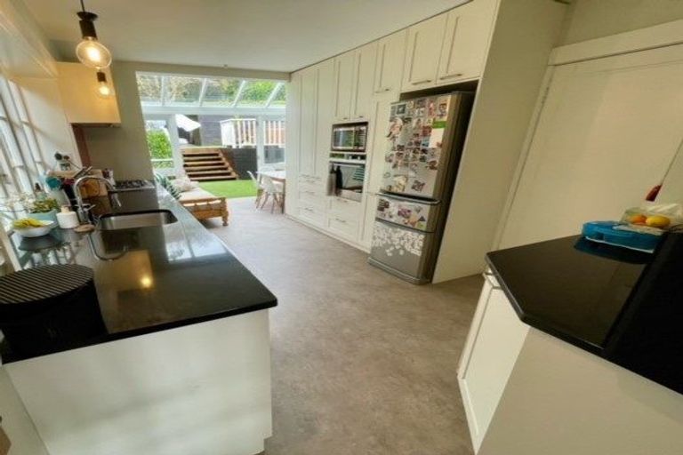 Photo of property in 10 Paisley Terrace, Karori, Wellington, 6012