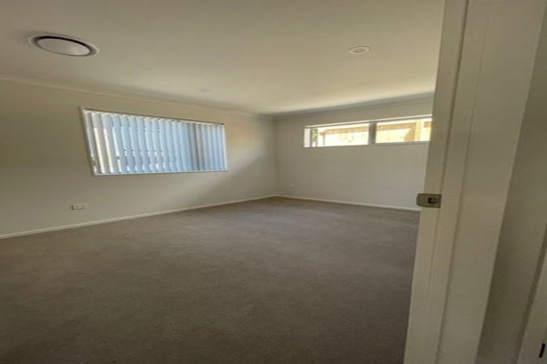 Photo of property in 30 Sorrel Crescent, Bucklands Beach, Auckland, 2012