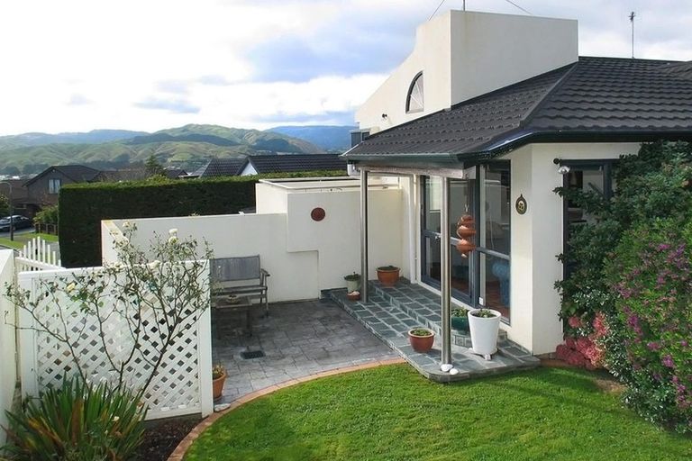 Photo of property in 31 The Crowsnest, Whitby, Porirua, 5024