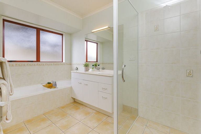 Photo of property in 10 Norm Pellow Drive, Manurewa, Auckland, 2105
