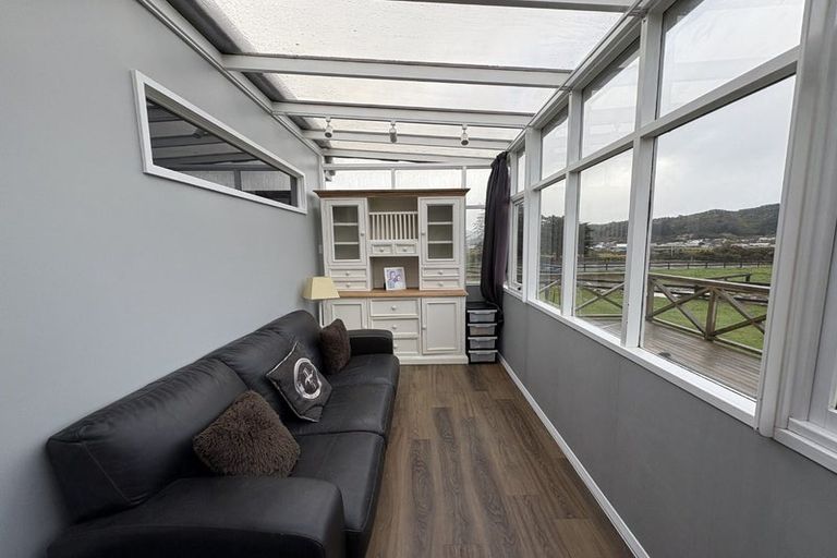 Photo of property in 112 Upper Fitzherbert Road, Wainuiomata, 5373