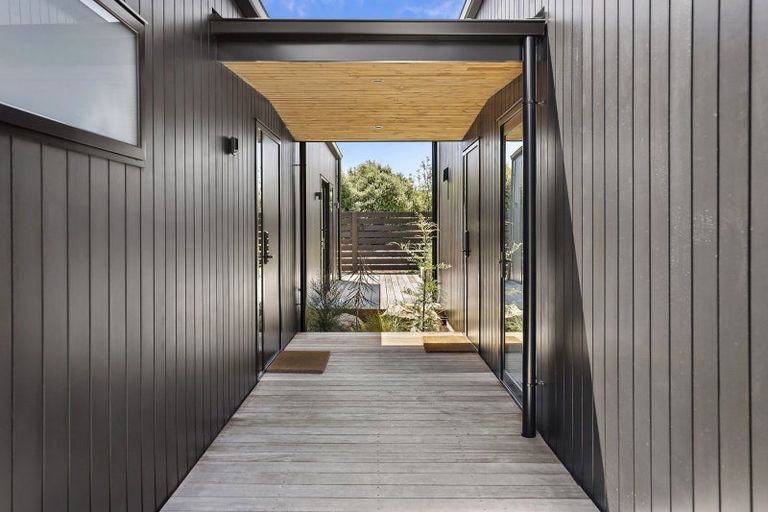 Photo of property in 12 Cleland Close, Wanaka, 9382