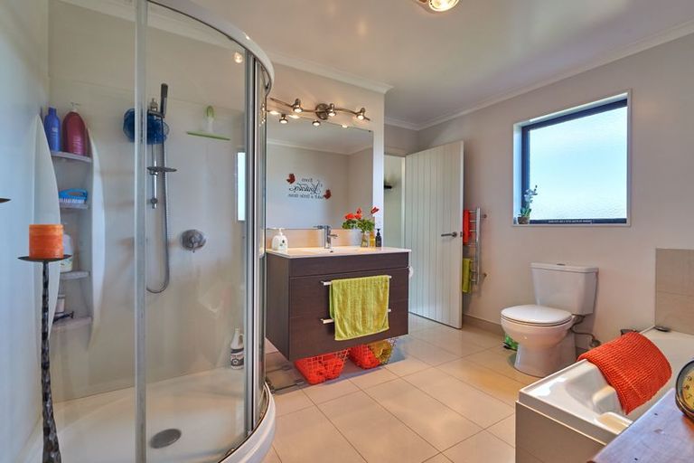 Photo of property in 18 Galea Grove, Kelvin Grove, Palmerston North, 4414