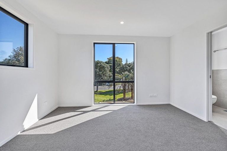 Photo of property in 11a Kelburn Lane, Mangere, Auckland, 2022
