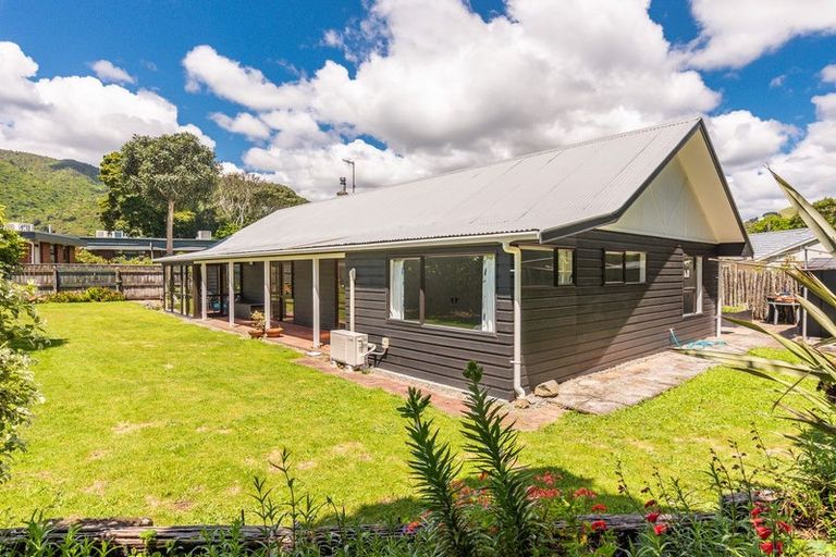 Photo of property in 17a Iti Grove, Waikanae, 5036