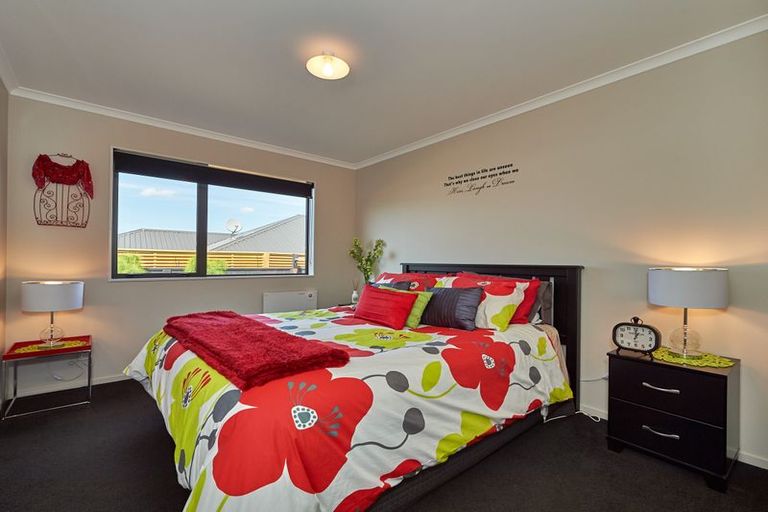 Photo of property in 18 Galea Grove, Kelvin Grove, Palmerston North, 4414