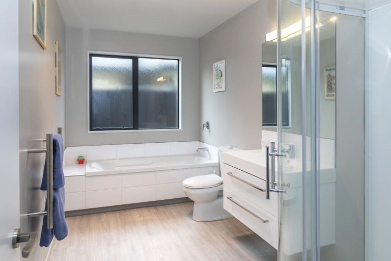 Photo of property in 2 Strone Close, Broomfield, Christchurch, 8042