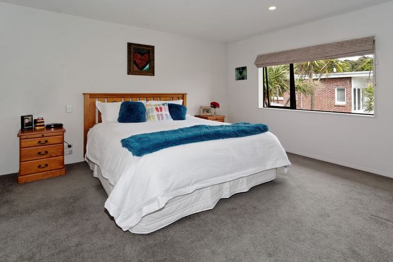 Photo of property in 30a Derwent Crescent, Titirangi, Auckland, 0604