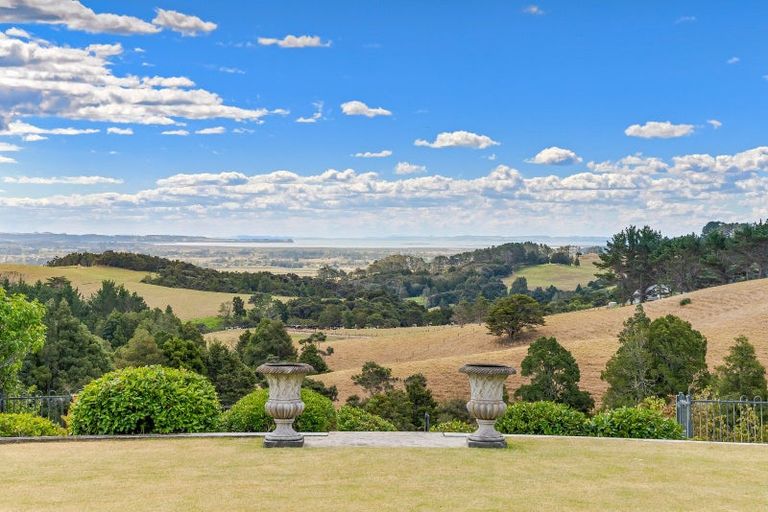 Photo of property in 38 Kaipara View Road, Helensville, 0875