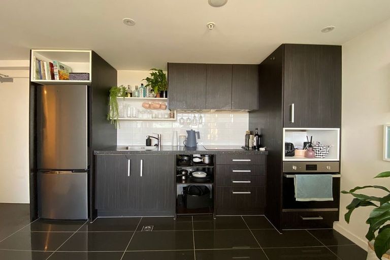 Photo of property in Nouvo Apartments, 5b/21 Rugby Street, Mount Cook, Wellington, 6021