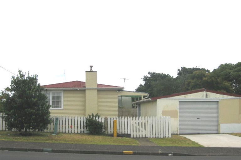Photo of property in 1/50 Kaipatiki Road, Glenfield, Auckland, 0629