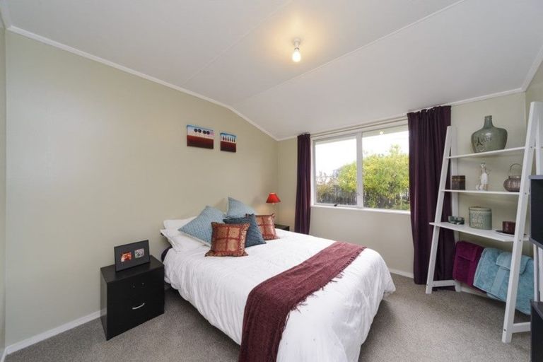 Photo of property in 35 Peter Hall Drive, Kelvin Grove, Palmerston North, 4414
