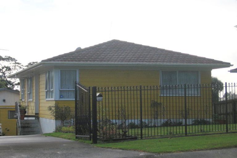 Photo of property in 102 Reynella Drive, Massey, Auckland, 0614