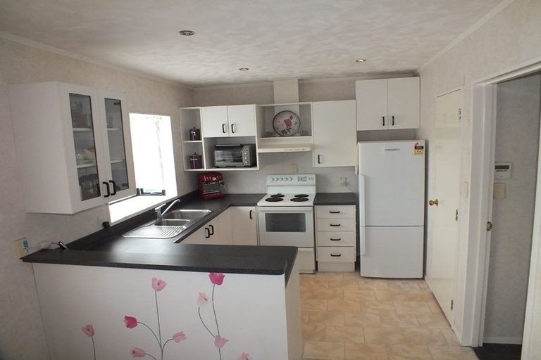 Photo of property in 87 Hillcrest Drive, Kelvin Grove, Palmerston North, 4414