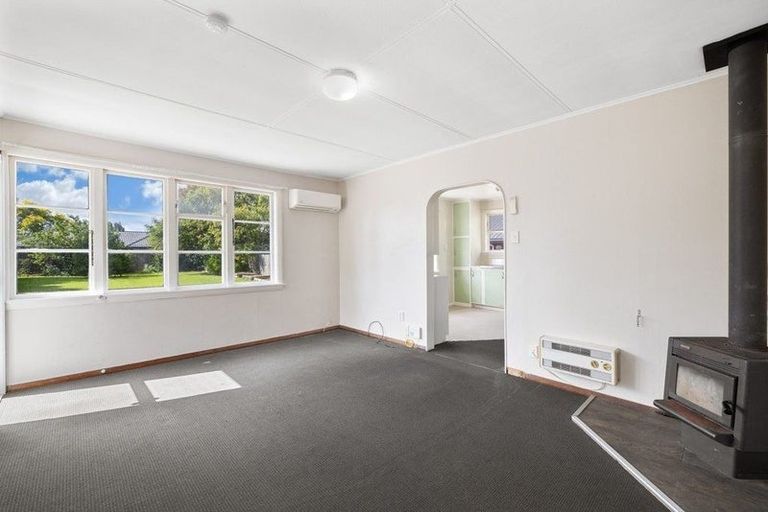 Photo of property in 9 Virgil Place, Northcote, Christchurch, 8052