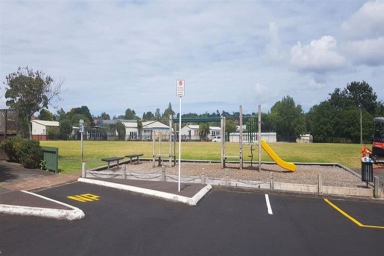 Photo of property in 3/16 Northall Road, New Lynn, Auckland, 0600