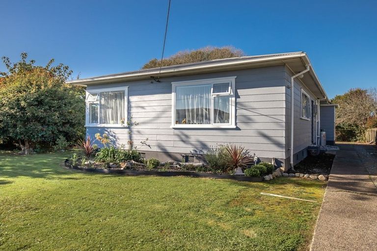 Photo of property in 19 Russell Street, Westport, 7825